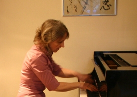 Lylli at the piano